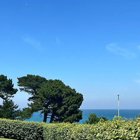 Pres De La Mer